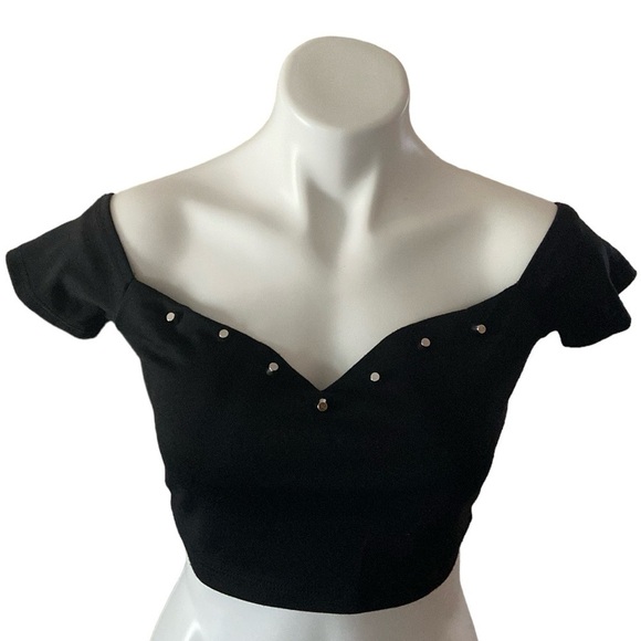 Trac Tops - Trac Women’s Black Silver Studded Short Sleeve Crop Top Size Large